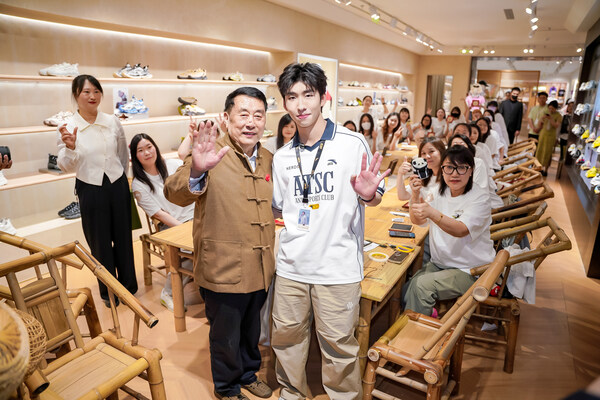 安踏成都春熙路ARENA竞技场店正式开业，打造城市运动文化新地标