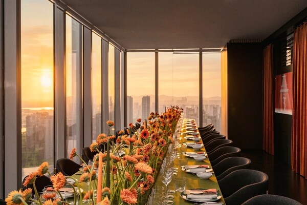 三载金陵，鎏金雅宴：南京河西安达仕酒店"无界剧场宴"缔造庆典美学新范式