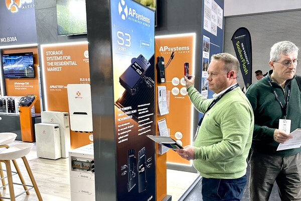 直击英国光储展丨昱能科技工商储产品亮相，深化欧洲市场布局