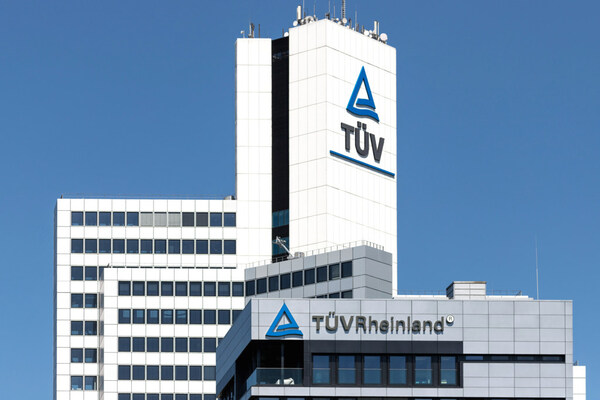 TÜV莱茵为联影医疗签发放疗设备MDR公告机构证书