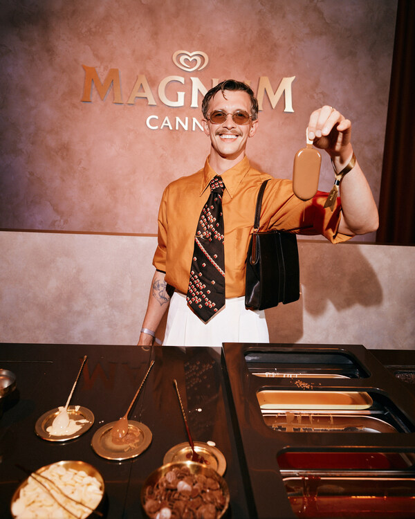 HEIDI KLUM和LAW ROACH与ADRIANA LIMA、HALSEY、STEPHEN LIBBY和LUCIEN LAVISCOUNT一起庆祝HOUSE OF MAGNUM ®的推出 HEIDI KLUM和LAW ROACH与ADRIANA LIMA、HALSEY、STEPHEN LIBBY和LUCIEN LAVISCOUNT一起庆祝HOUSE OF MAGNUM ®的推出