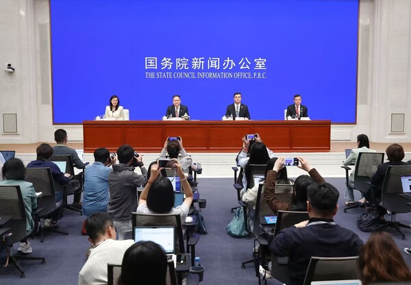 首发首展首秀超160项,人工智能专区首次亮相----第四届链博会以创新引领全球供应链变革 首发首展首秀超160项,人工智能专区首次亮相----第四届链博会以创新引领全球供应链变革