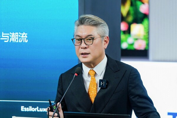 从AI到"眼龄"管理 依视路陆逊梯卡在Vision China定义眼健康新趋势 从AI到"眼龄"管理 依视路陆逊梯卡在Vision China定义眼健康新趋势