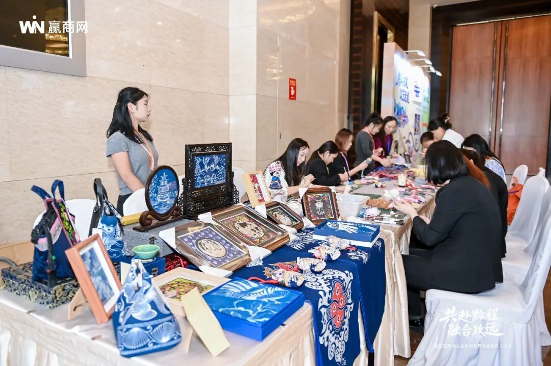 首届西部商业创新发展暨共赢合伙人大会圆满落幕 首届西部商业创新发展暨共赢合伙人大会圆满落幕