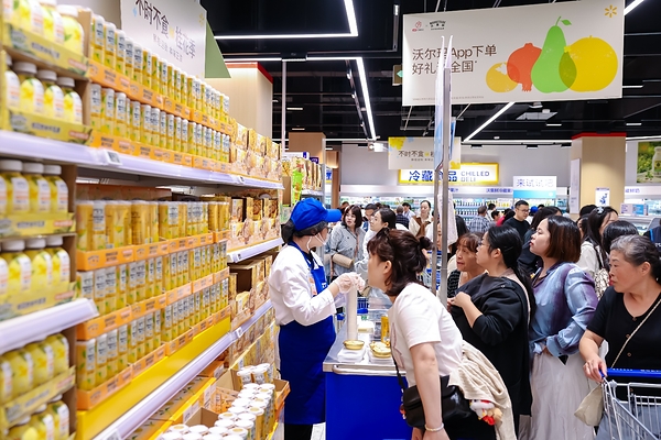 沃尔玛新一代门店全国首家新店亮相成都，开业首日客流火爆