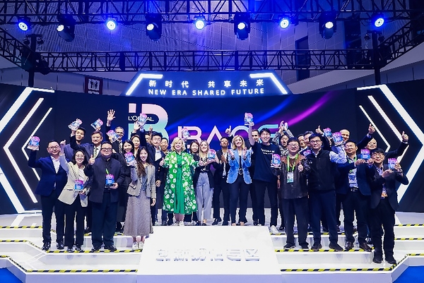 30天后,相约"美之奥德赛":欧莱雅三款美妆科技首秀,三大开放式创新项目亮相进博 30天后,相约"美之奥德赛":欧莱雅三款美妆科技首秀,三大开放式创新项目亮相进博