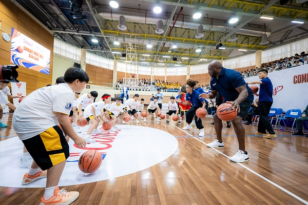 金沙中国续展公益周活动 邀NBA球星与教练走进澳门校园 金沙中国续展公益周活动 邀NBA球星与教练走进澳门校园